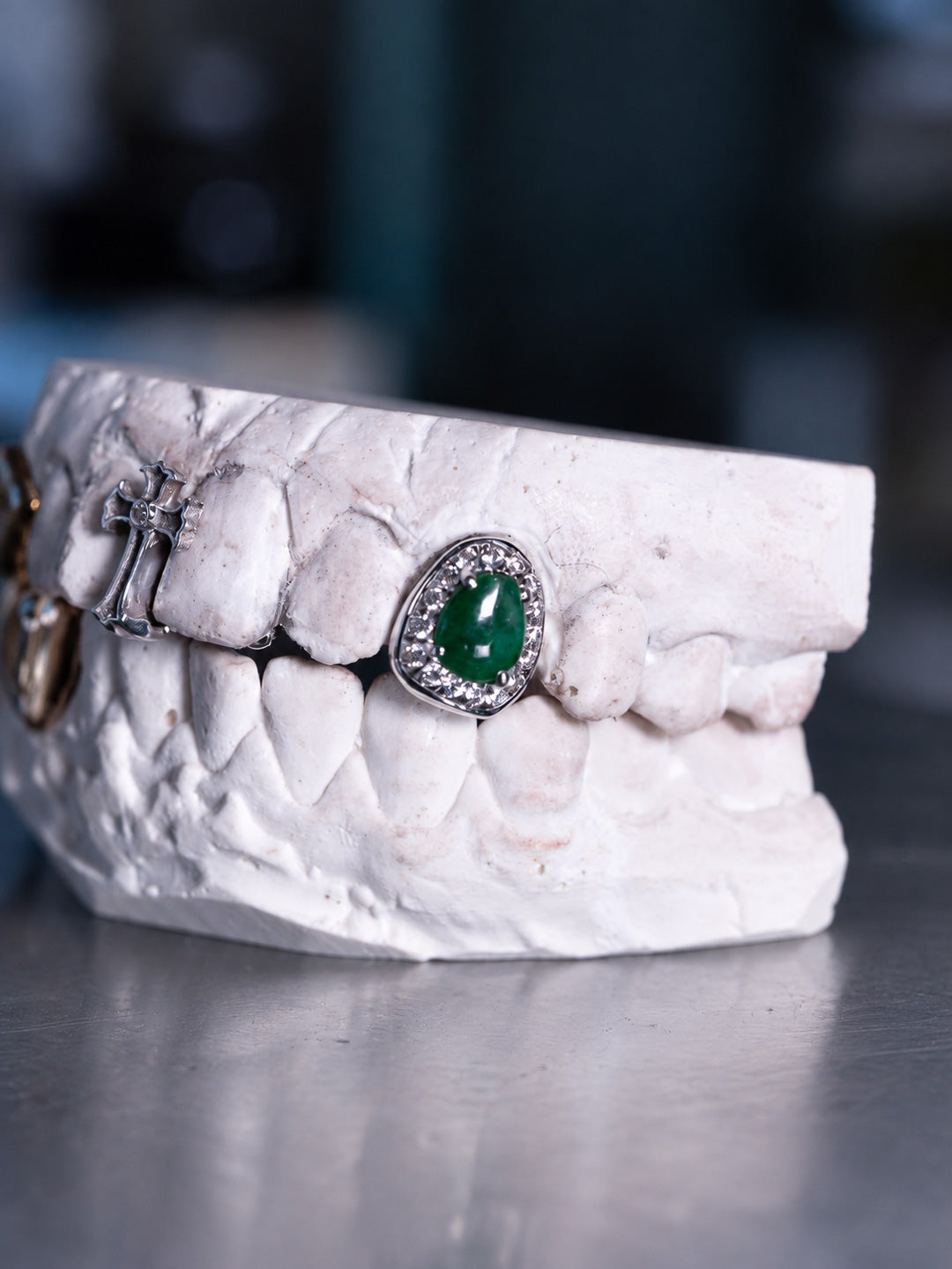 Green jade grillz in white gold with a pavé diamond surround, single tooth custom design on dental mould